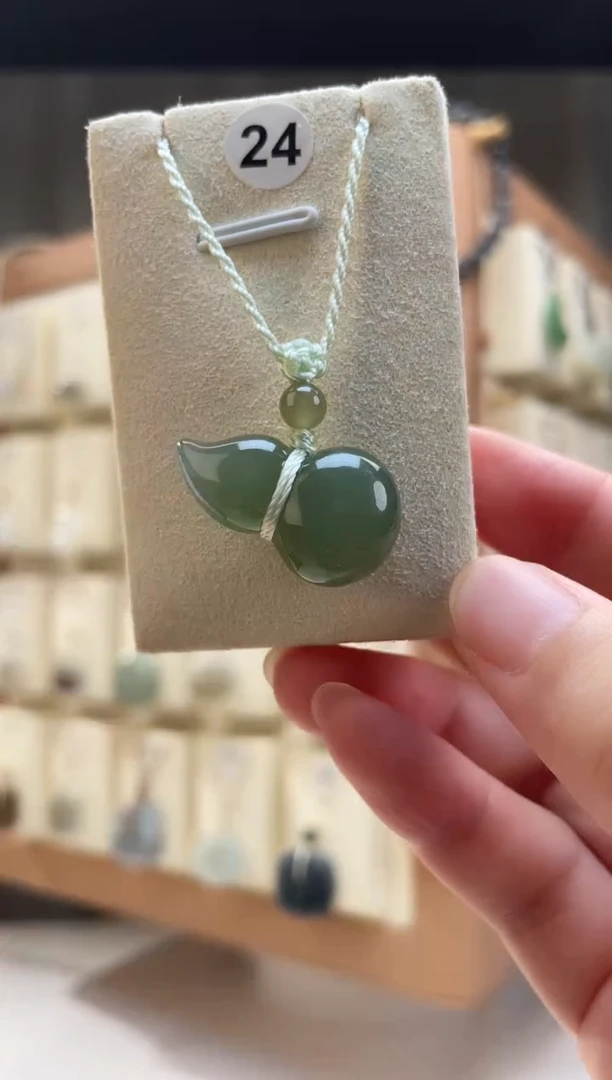 和田玉未镶嵌颈饰时*葫芦