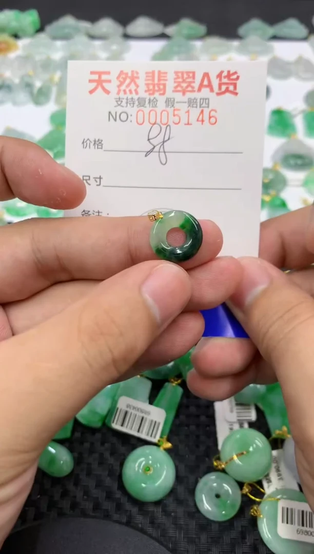 翡翠18K金镶嵌颈饰1111111111111