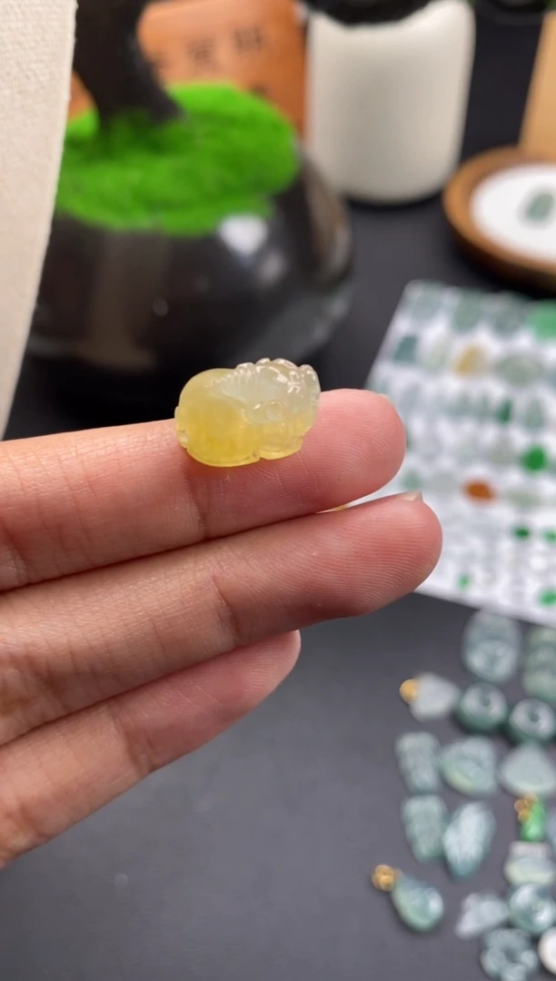 颈饰未镶嵌翡翠翡翠冰黄翡裸石