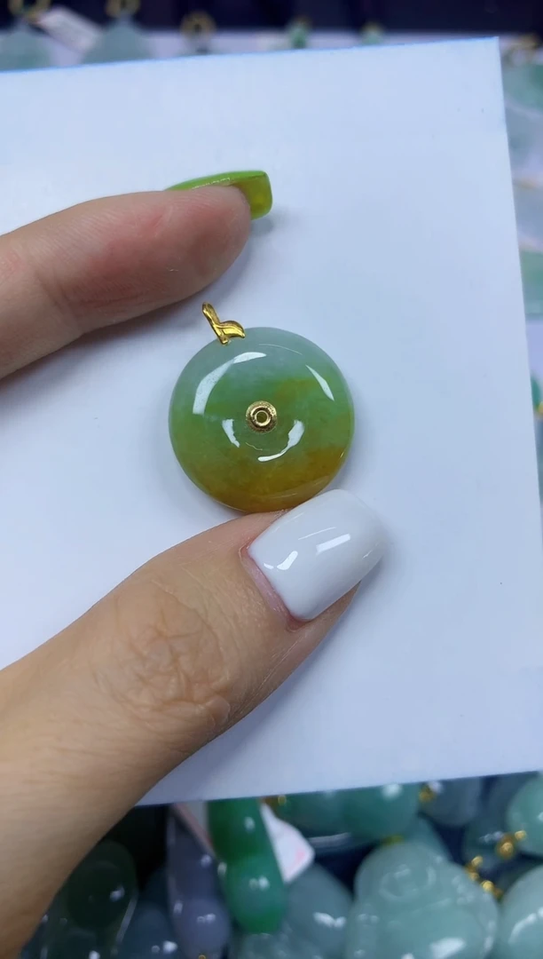 翡翠18K金镶嵌颈饰挂件
