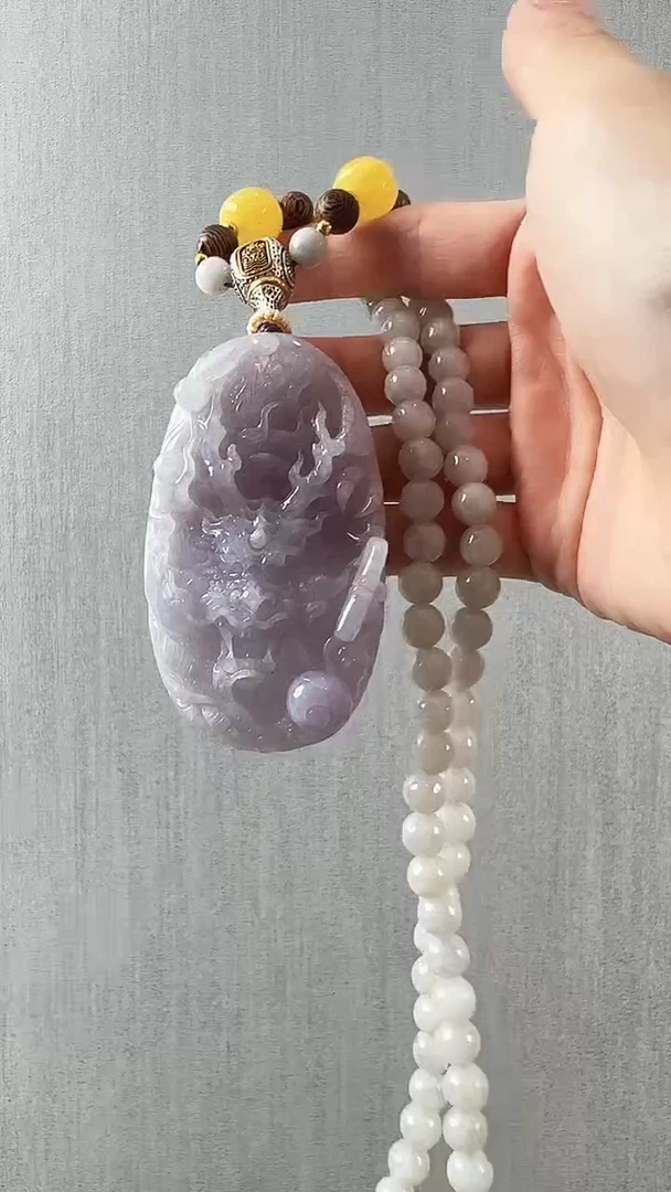 翡翠未镶嵌颈饰龙