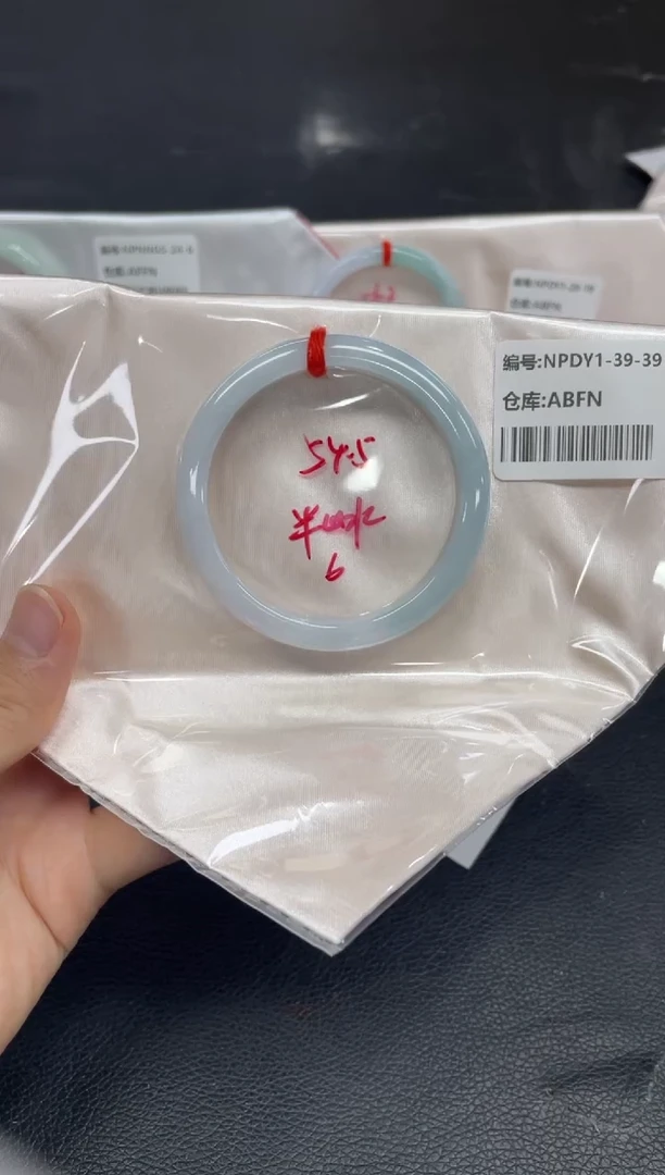 翡翠手镯未镶嵌??翡翠手镯