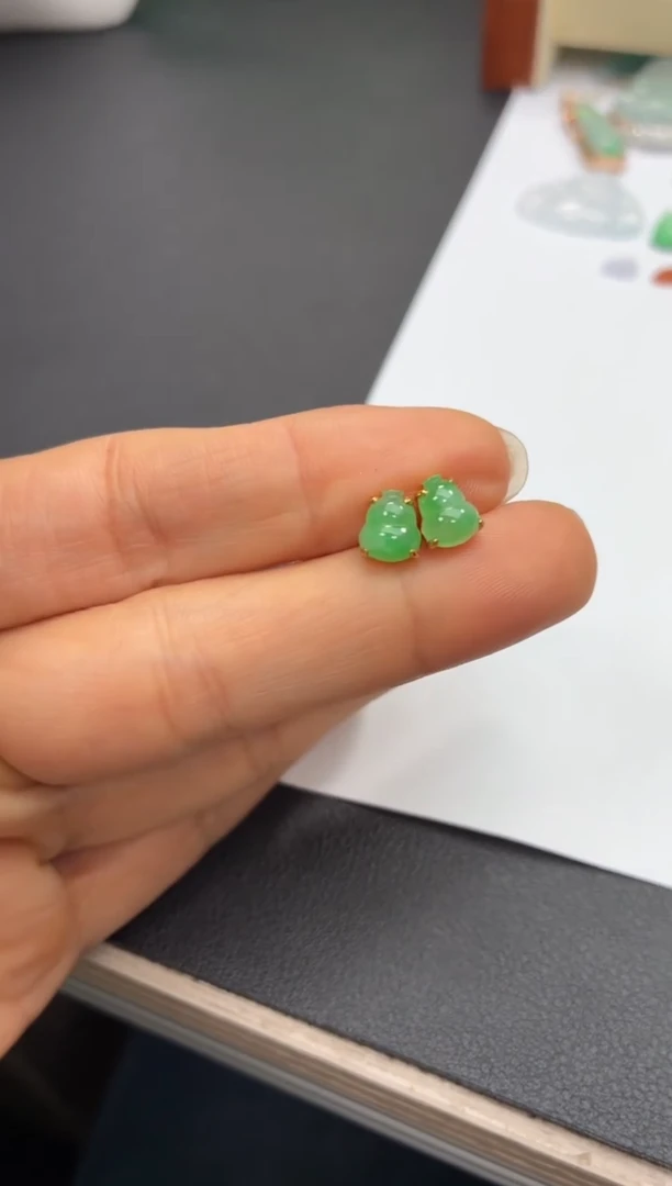 颈饰18K金镶嵌翡翠天然翡翠A货