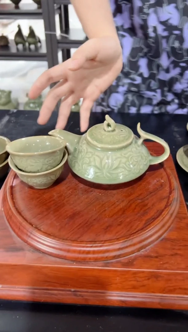 微瑕耀州窑莲纹虚遍壶+莲纹小杯2