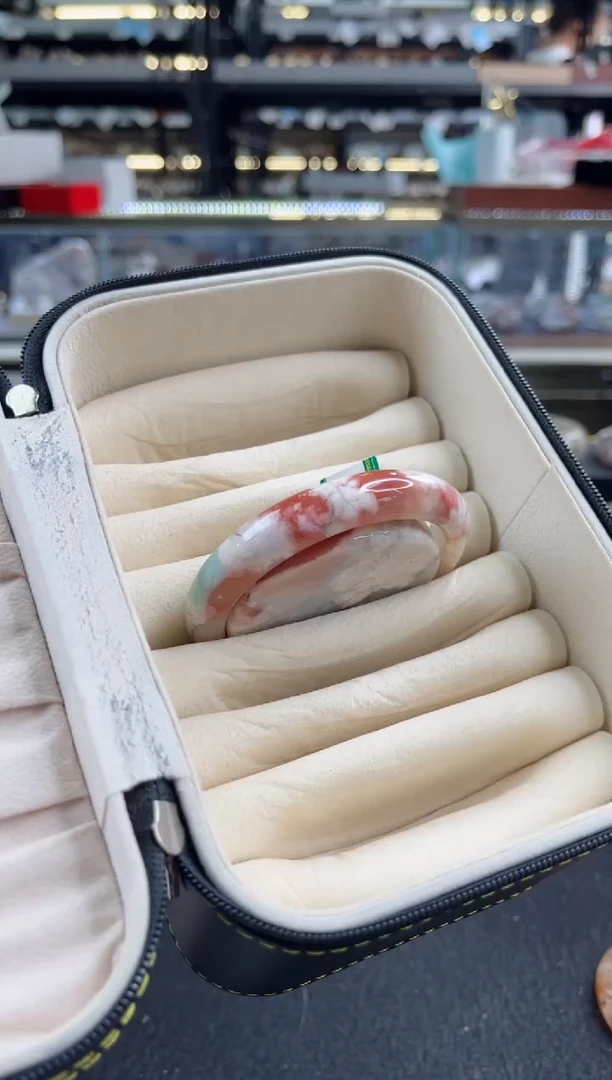 未镶嵌手镯石英质玉六*六圈口（赠品镯心）