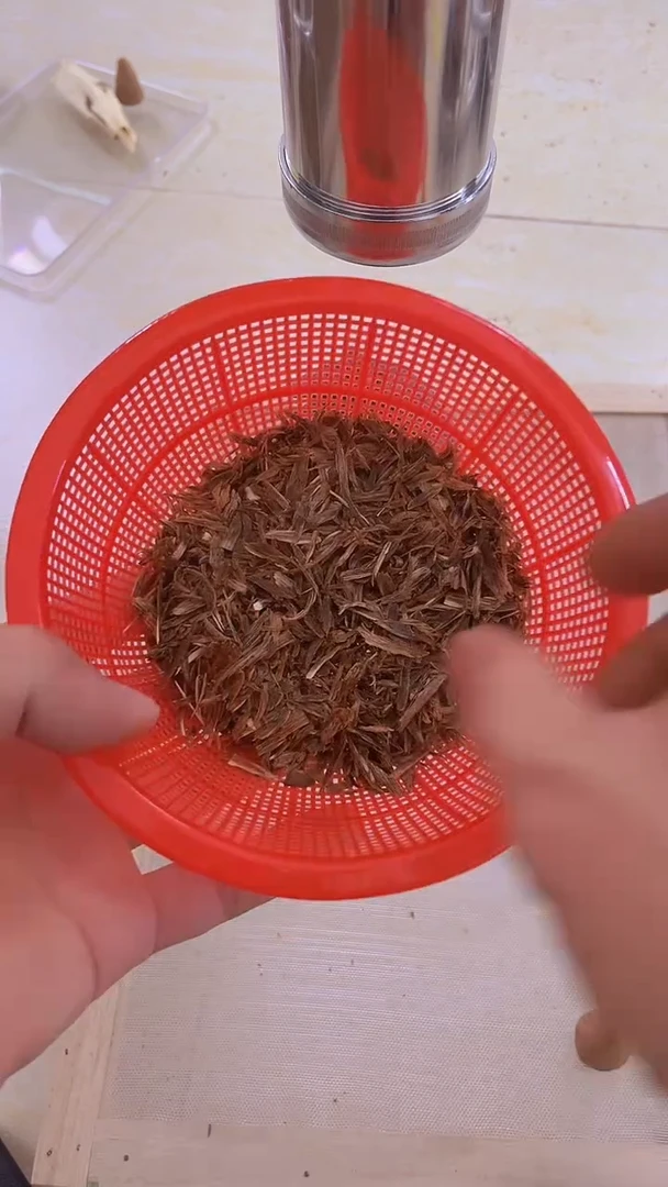 沉香奇楠沉香碎屑勾丝料沉水浮