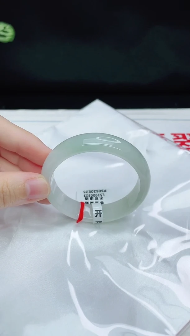 翡翠手镯未镶嵌天然缅甸A货翡翠正51.8