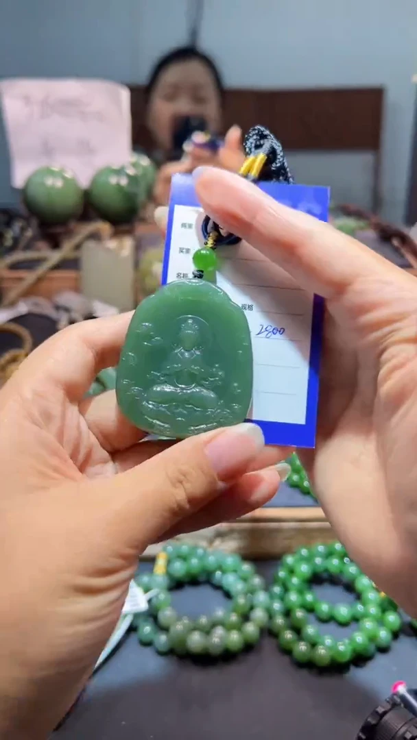 颈饰未镶嵌和田玉（碧玉）1