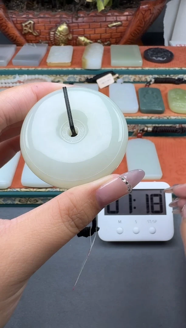 和田玉未镶嵌颈饰婷婷