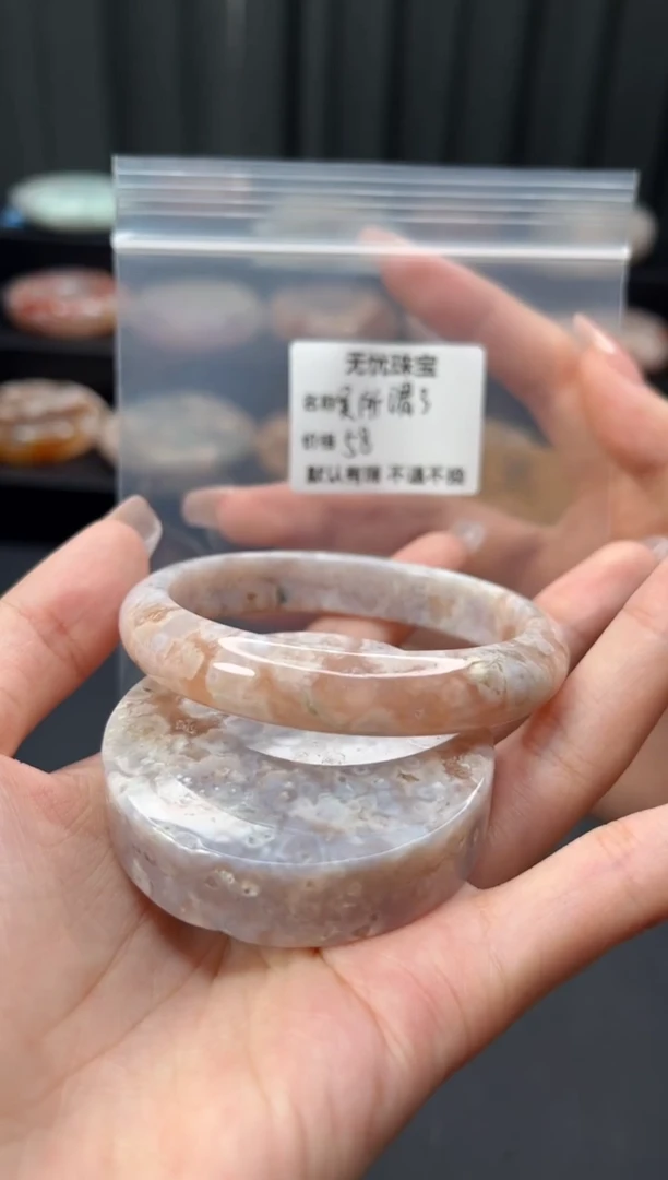 未镶嵌手镯石英质玉?***了默认有瑕 不退不换