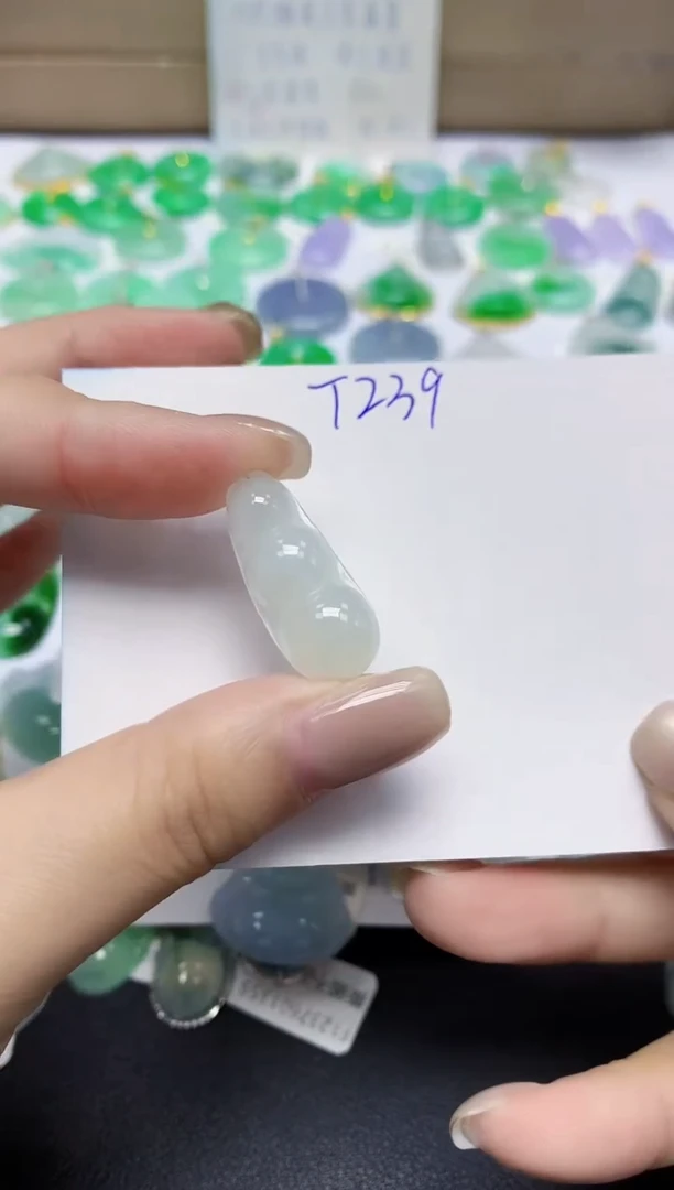 颈饰未镶嵌翡翠天然缅甸翡翠A货翡翠百元以上9元证书费自理