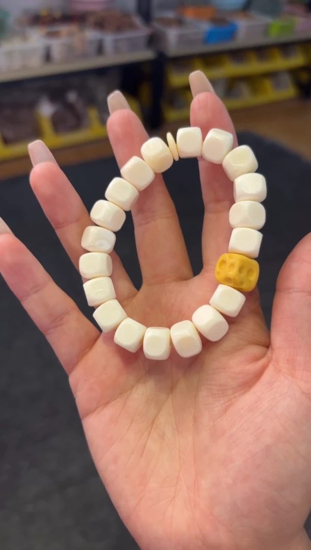 【闪购商品】石英质玉（黄龙玉）手链未镶嵌小冰块 牛骨方糖黄龙玉