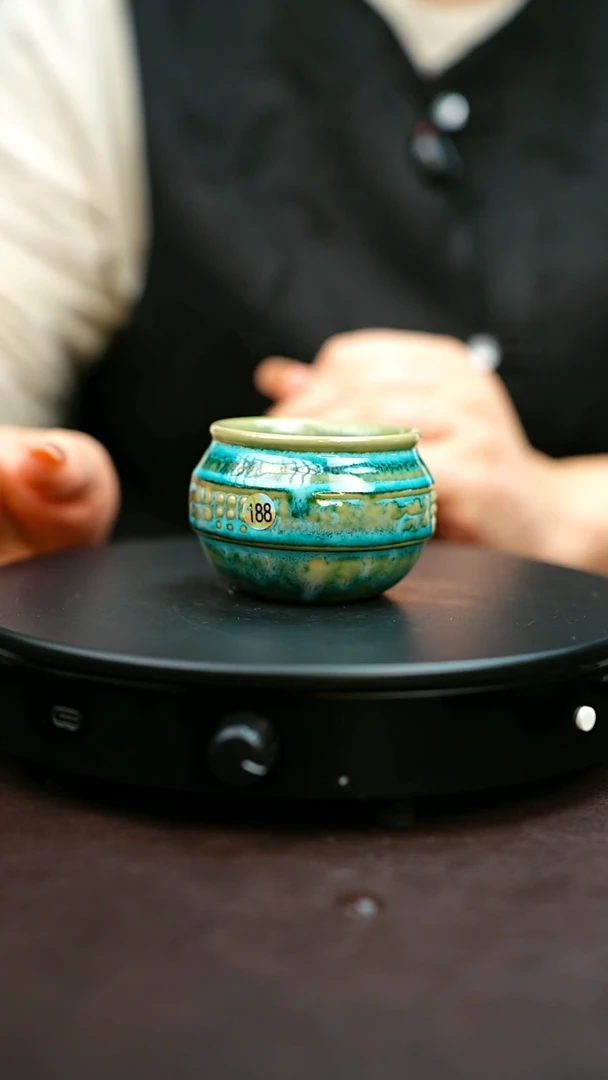 188#原矿钧瓷炉钧釉虎贲杯