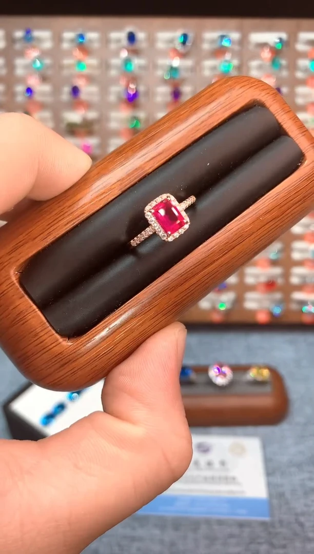 银S925镶嵌戒指红宝石.......