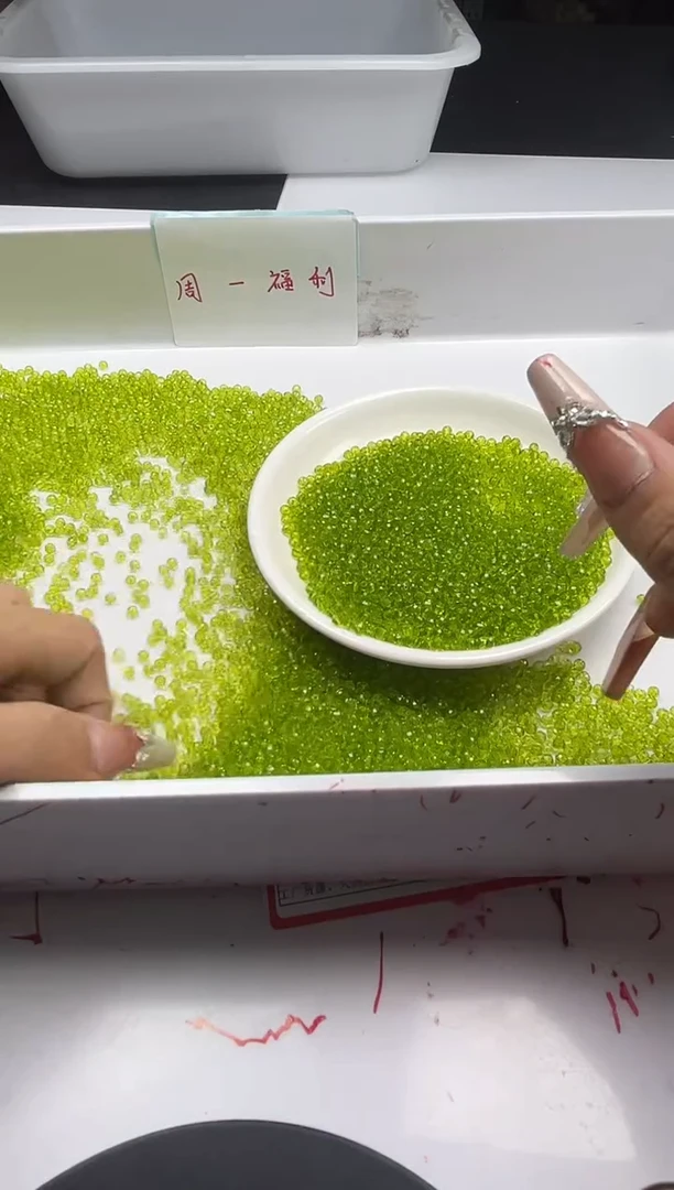 颈饰未镶嵌水晶w1684橄榄绿阿赛切面3mm*50颗