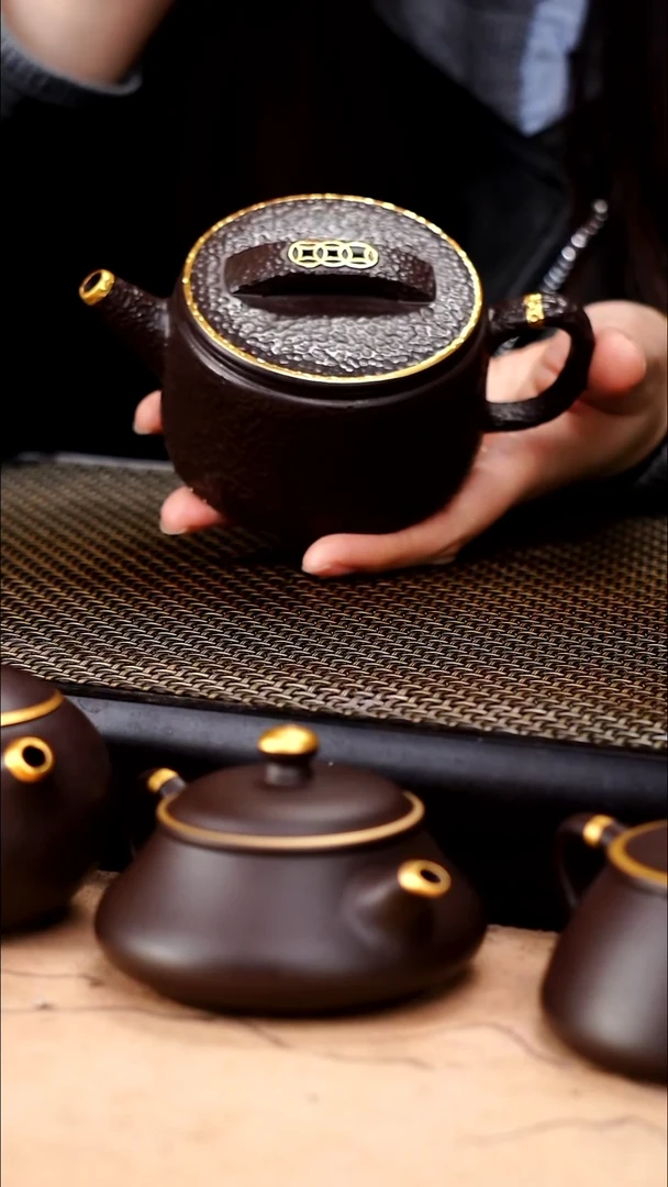 茶壶紫砂四号井茄皮紫泥描金锤纹汉瓦170cc