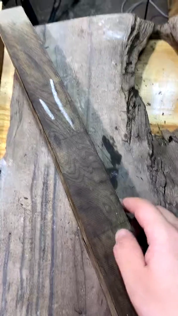 萝***蹲金丝楠干料花纹