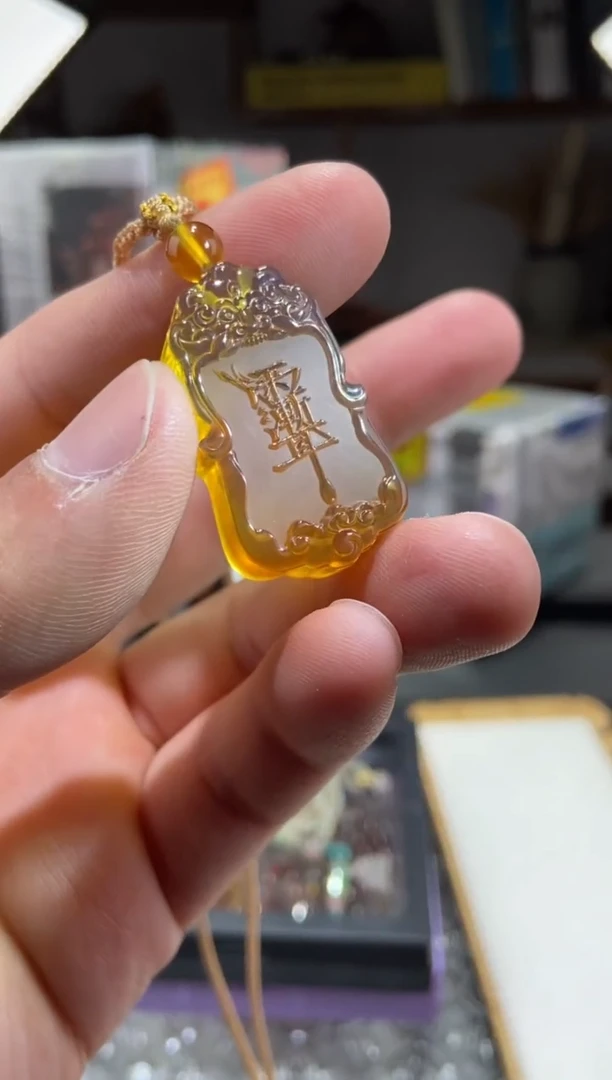 琥珀颈饰未镶嵌紫薇讳