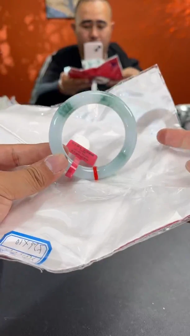 未镶嵌手镯翡翠3  52