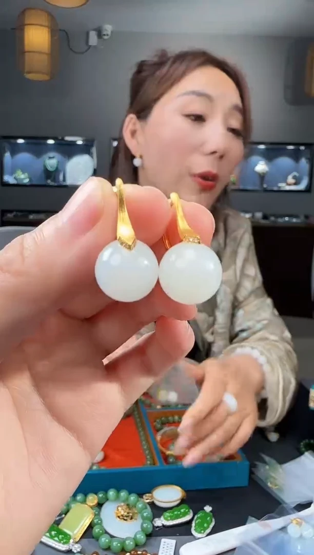 和田玉18K金镶嵌耳饰1