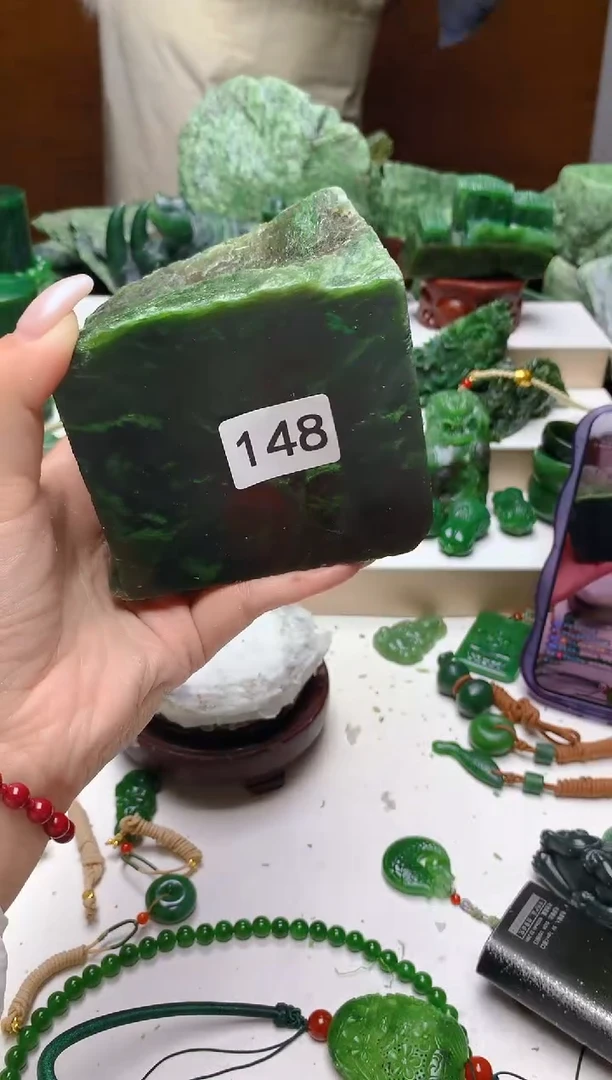 未镶嵌和田玉（碧玉）珠宝半成品1