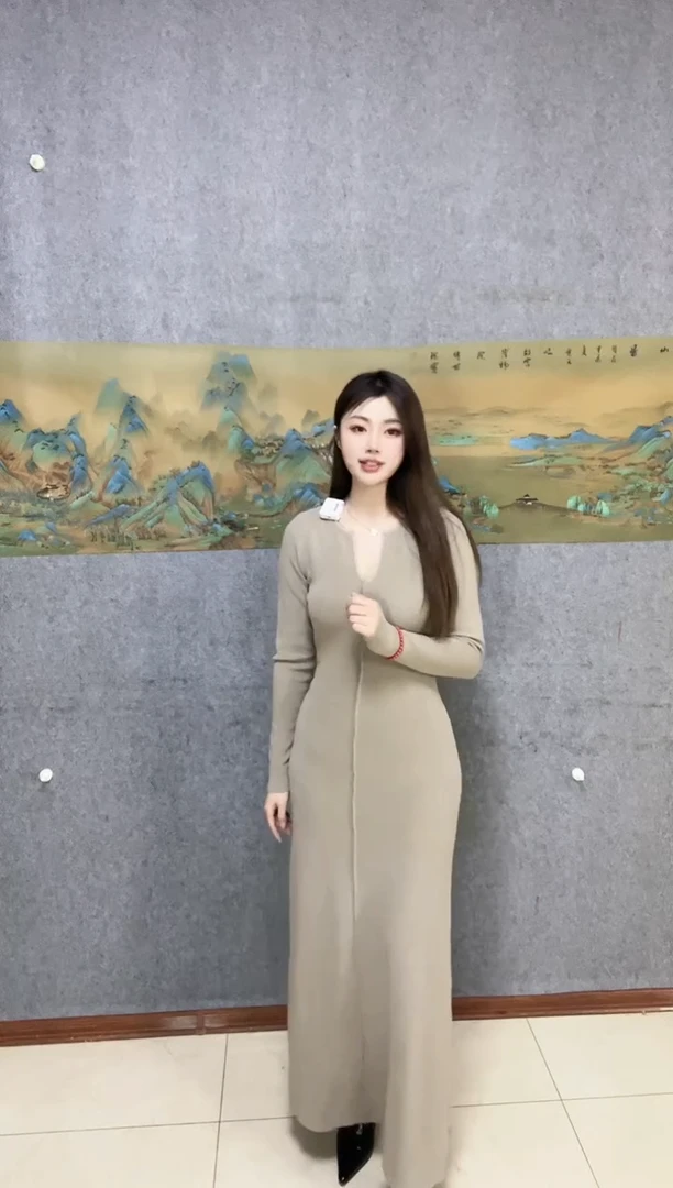 【闪购商品】国画《千里江山》艺文手绘国画（绢本）