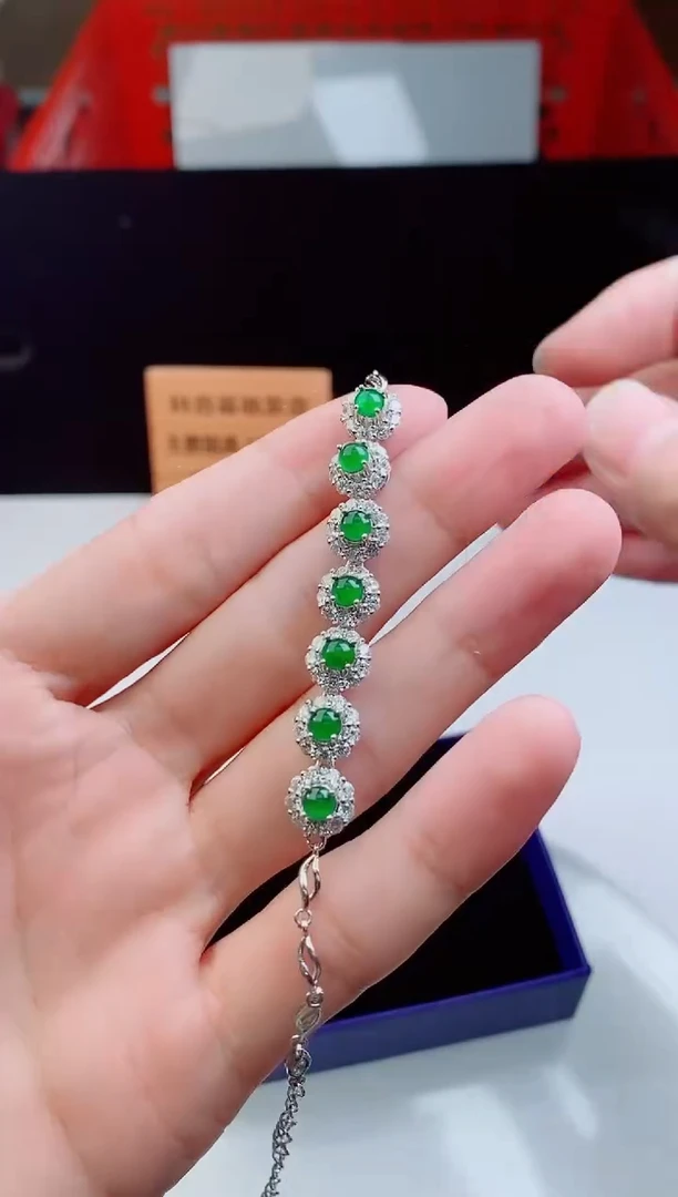 颈饰未镶嵌翡翠    ·