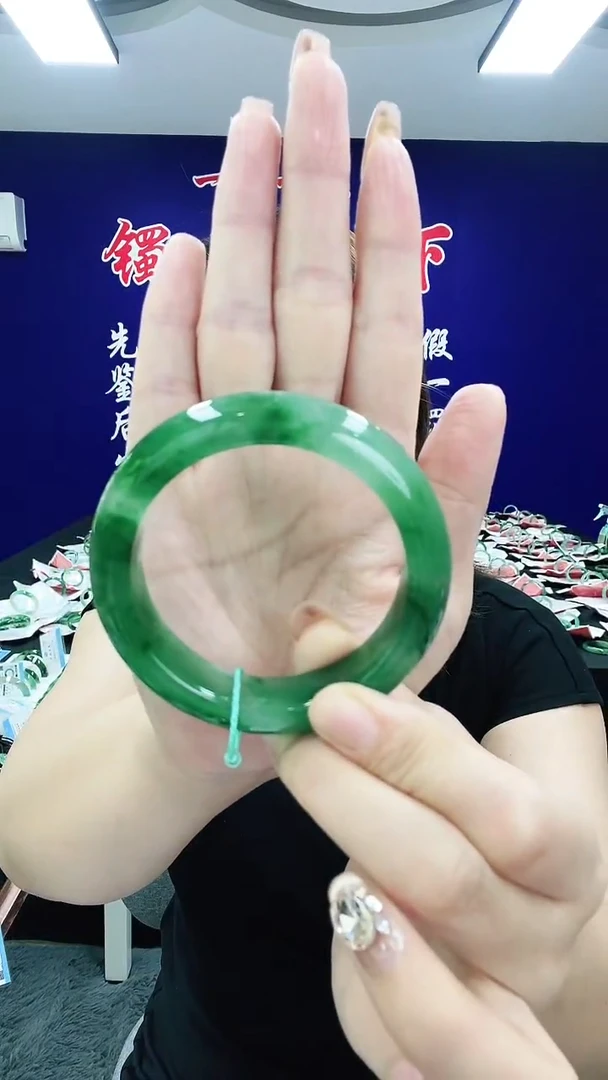 石英质玉（非洲翠）手镯未镶嵌1