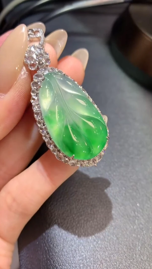 吊坠(不含链)18K金镶嵌翡翠鸡****场98-叶子（不含链和扣