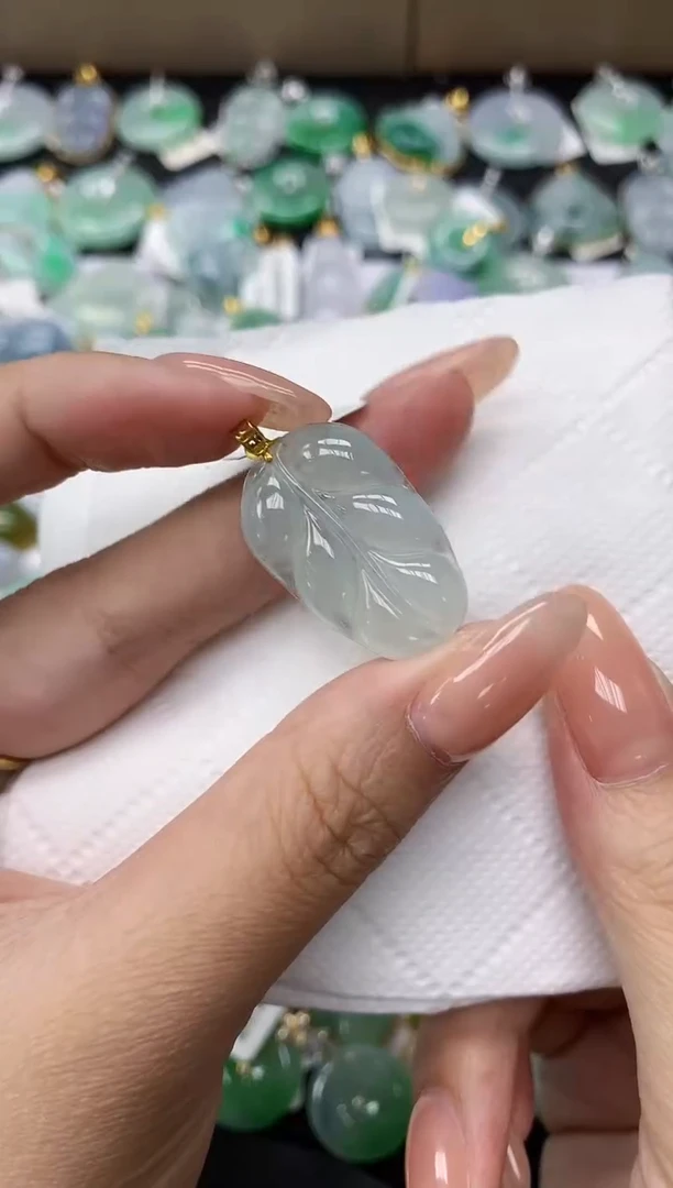 颈饰18K金镶嵌翡翠11111111111