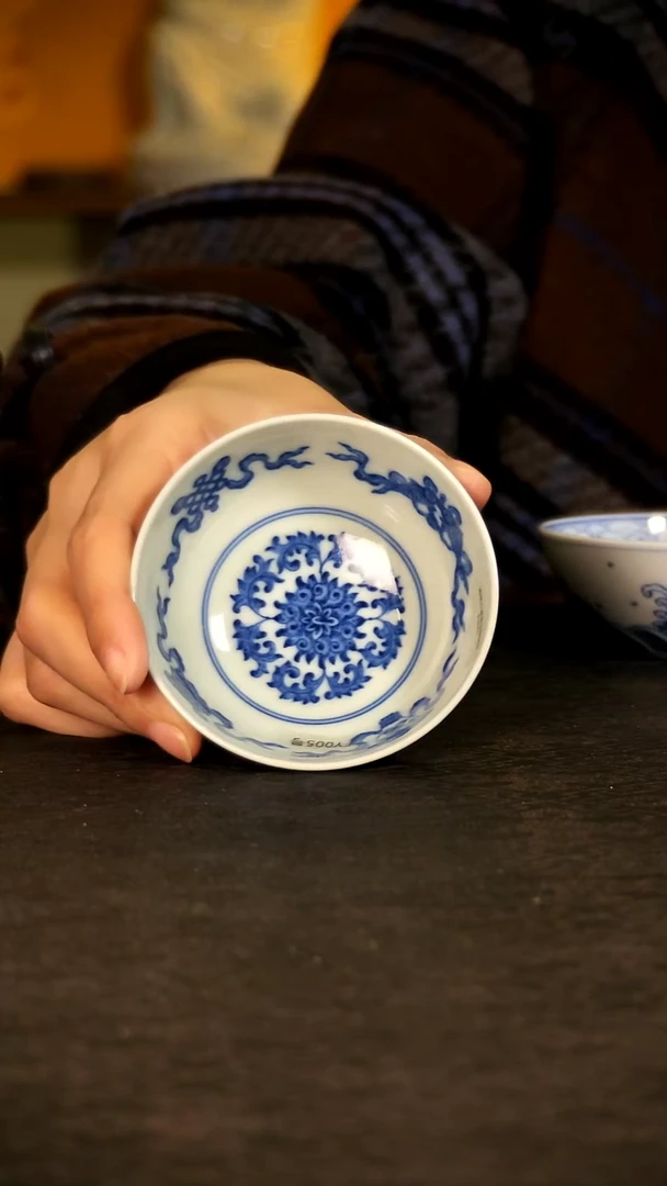 妙普柴窑缠枝八宝主人杯