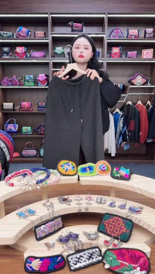 织绣A23蒙阿苏苗绣传承店