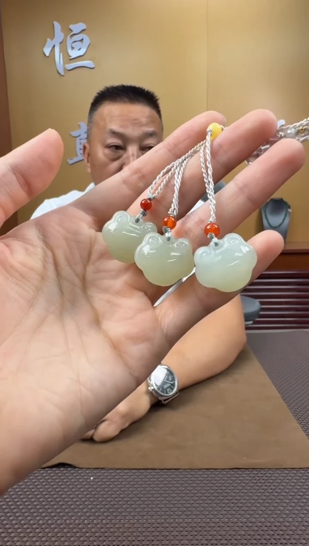 和田玉未镶嵌颈饰挂件（多样性，发一­）