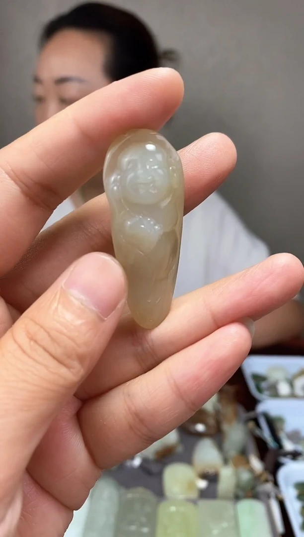 和田玉未镶嵌颈饰佛公