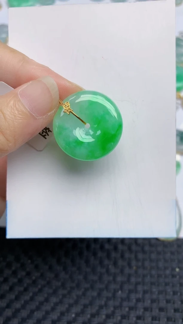 翡翠18K金镶嵌颈饰天然翡翠A货