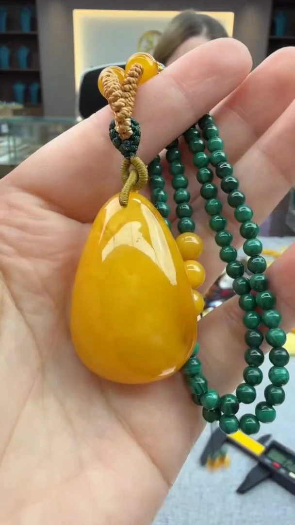 琥珀颈饰未镶嵌153秒拍号 假一罚三