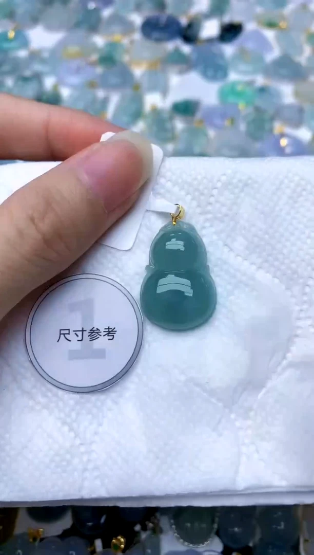 颈饰18K金镶嵌翡翠天然A货翡翠