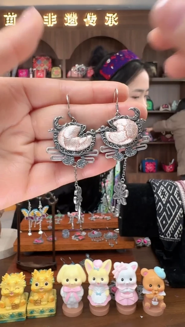 【闪购商品】织绣扶光苗绣传承37