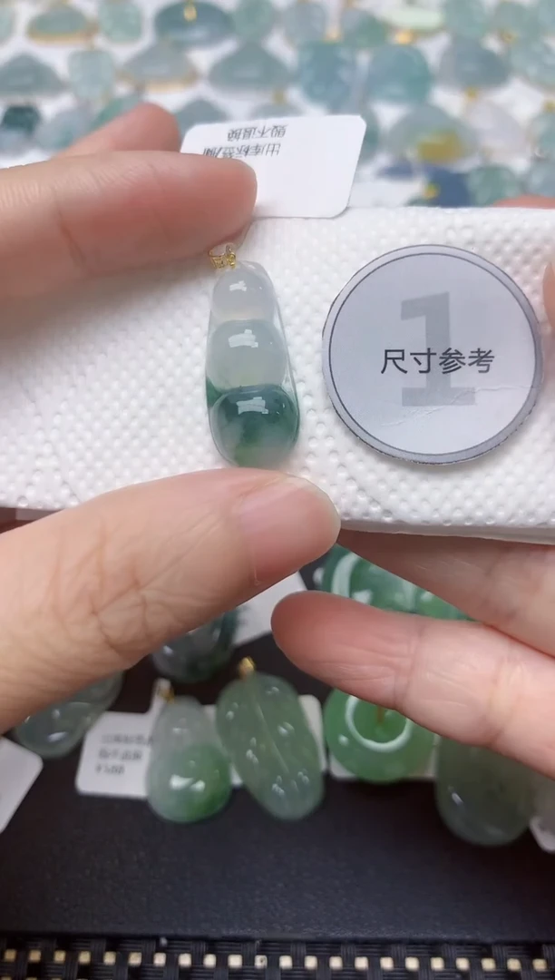 翡翠18K金镶嵌颈饰天然缅甸A货翡翠