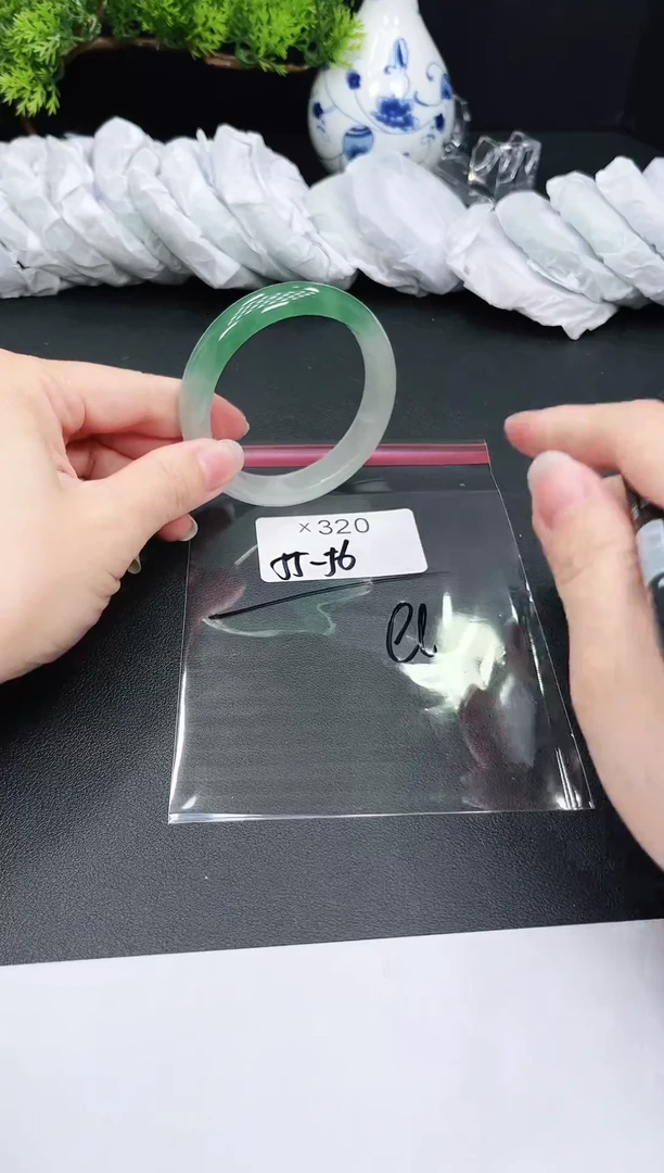 未镶嵌手镯翡翠320