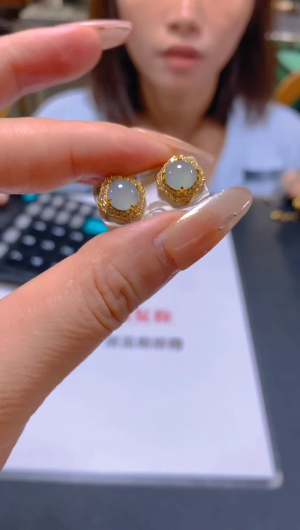 未镶嵌翡翠耳饰多样性发一