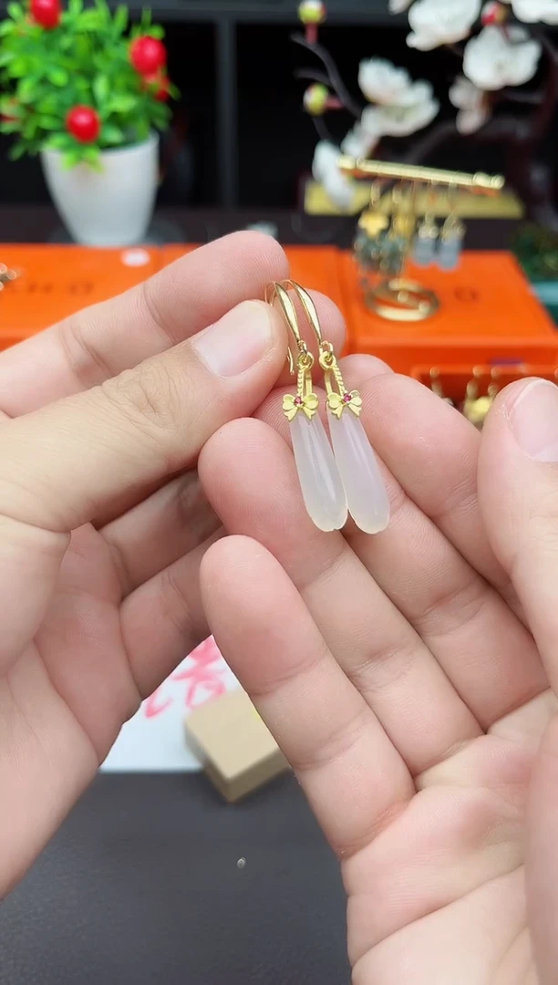 玛瑙/玉髓耳饰未镶嵌玉兰花