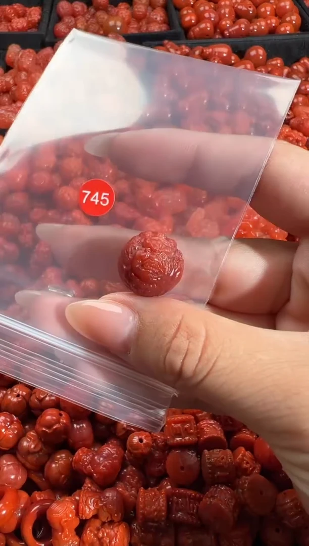 颈饰未镶嵌南红玛瑙1