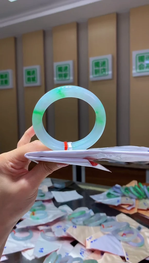 翡翠手镯未镶嵌-C73 圈口55