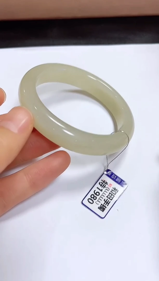 颈饰未镶嵌和田玉手镯53.8
