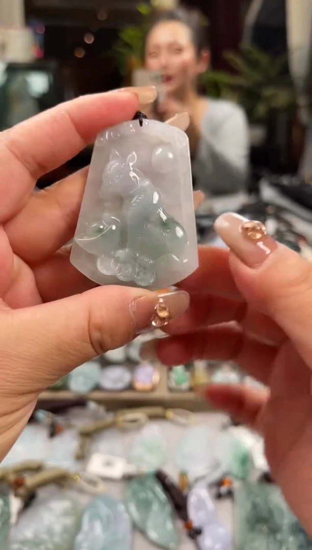 翡翠未镶嵌吊坠(不含链)生肖狗
