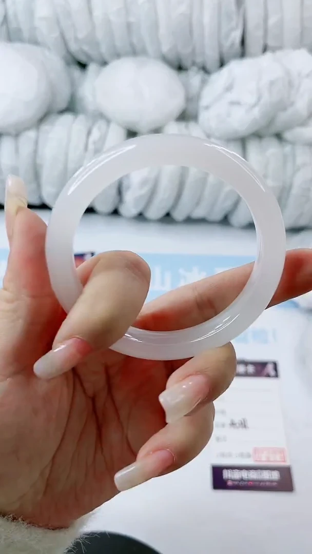 【闪购商品】石英质玉手镯未镶嵌多样性发货A211