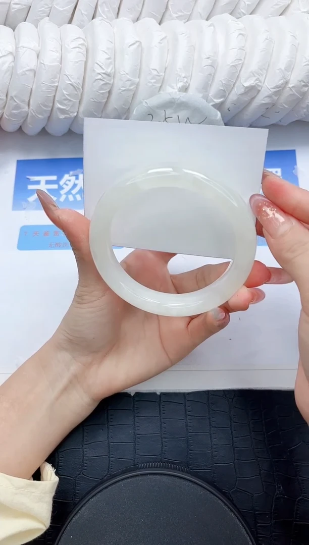 和田玉手镯未镶嵌360-56