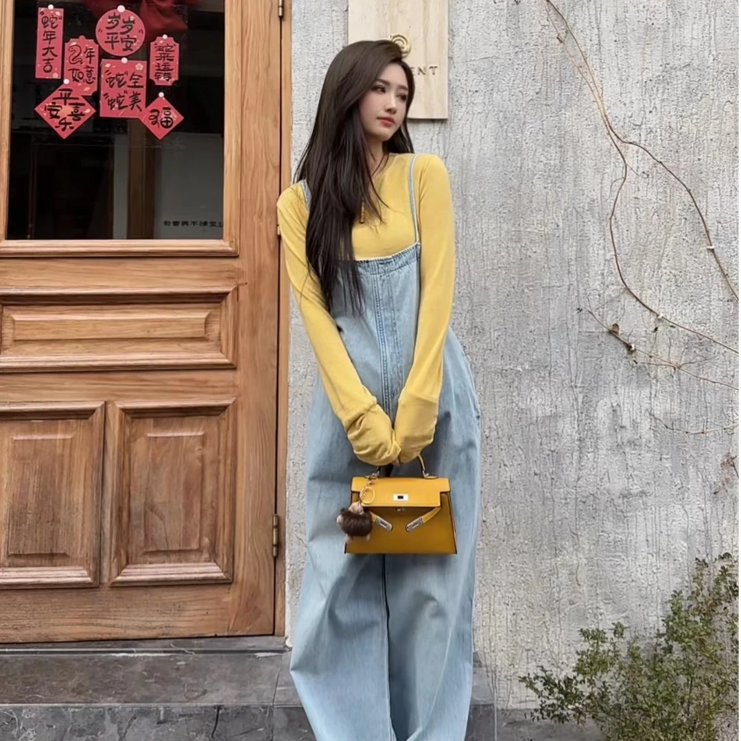 孕妇装2025秋冬新款时尚百搭打底上衣韩版休闲大码牛仔背带裤春装