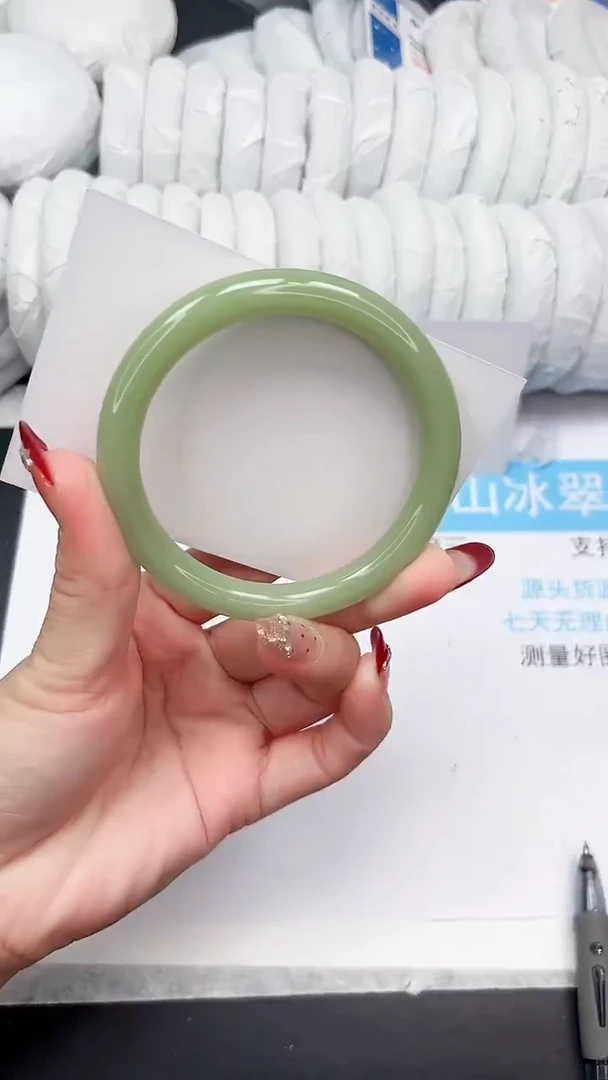 未镶嵌手镯石英质玉26-57.6PGYT